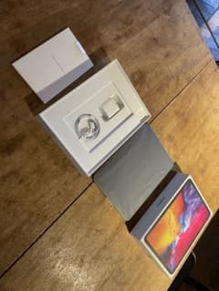 新品◎付属品◎iPad Pro 11インチ 128GB 第2世代 Wi-Fiのサムネイル