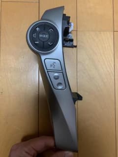 トヨタ プリウス ZVW30 後期 ステアリングスイッチのサムネイル