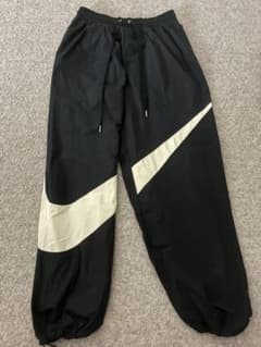 NIKE ナイロンパンツ　ブラック Lサイズのサムネイル