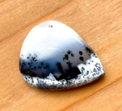 ★美しい雪化粧★デンドリティックオパール　ルース