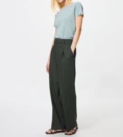 UNIQLO ユニクロ　タックワイドパンツSのサムネイル