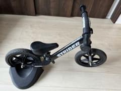 (なーえ様)ストライダー　黒　キャリーバックとスタンド付きのサムネイル