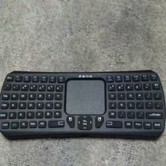 【最終値下げ】ミニワイヤレスキーボード Bluetooth タッチパッドのサムネイル