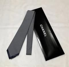 【soi様専用】CHANEL ネクタイ　黒×シルバーのサムネイル