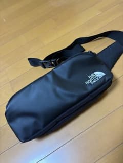 THE NORTH FACE ブラック ボディバッグのサムネイル