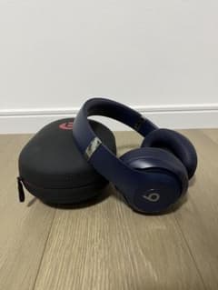 Beats ワイヤレスヘッドホン ネイビー キャリングケース付き - メルカリ