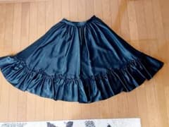 光沢黒サテン　ブラック　フレア　ティアードロングスカート　フリル　ダンスのサムネイル