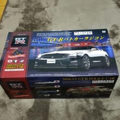 送料別で1299円！　日産　GTR　覆面パトカー　ラジコンのサムネイル
