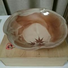 綺麗な紅葉柄の萩焼です。食器棚に眠っていたものを出展します。のサムネイル