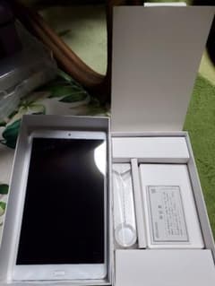 Huawei dtab Compact d-01J Silverのサムネイル