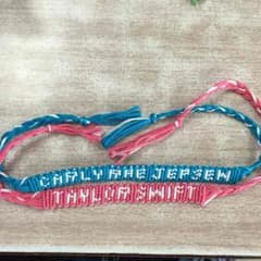[しーま様専用]Taylor、Carlyミサンガのサムネイル