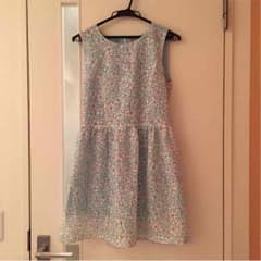 花柄ワンピースのサムネイル