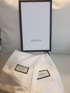 GUCCIスニーカーの箱と巾着のサムネイル
