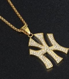 NYロゴ ゴールドネックレス（元ガスト店員使用） - メルカリ