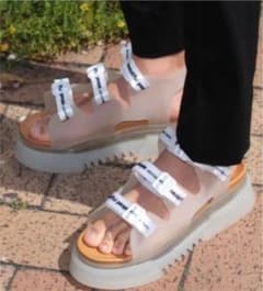 【最終値下げです】beautiful people コラボサンダルのサムネイル