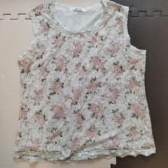 花柄トップスのサムネイル