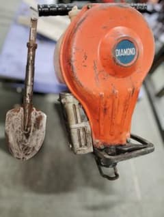 J　DIAMOND（石原機械工業）エンジン式ブレーカー スコップ付 J DIAMOND（石原機械工業）エンジン式ブレーカー スコップ付 - メルカリ