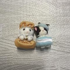シルバニア１番くじG賞　フレンチブルドッグの小さい赤ちゃん&ゆきヒョウの赤ちゃんのサムネイル