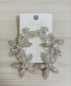 ピアス　ブライダル　シルバー　お花　キラキラ　ウエディング　結婚式のサムネイル