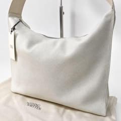 新品 NOTHING WRITTEN PIBI レザーショルダーバッグ 白 A4