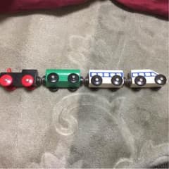 木の電車のサムネイル