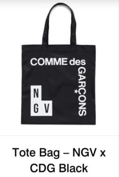 COMME des GARÇONS × NGVコラボ限定トートバッグ 新品❗️ COMME des GARCONS NGV コラボ トートバッグ ブラック 限定 - メルカリ