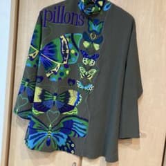 トクコプルミエヴォル カットソー ハイネックバタフライ 蝶 蝶々 後ろ