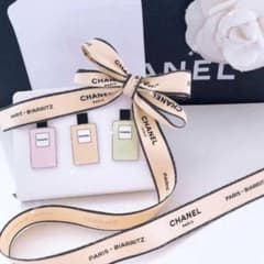 CHANELピンバッジ3点セットノベルティ Parisシリーズ - メルカリ