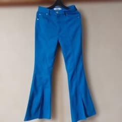 AZUL フレアデニムパンツ ブルー スリット入り　Mのサムネイル