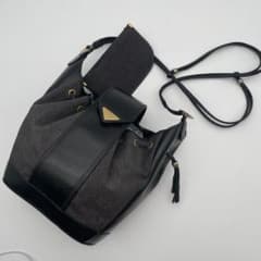  イヴサンローラン ショルダーバッグ フラップ 巾着 レザー 黒　ポーチ付 YSL イヴサンローラン ショルダーバッグ フラップ 巾着 レザー 黒