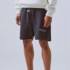 Fear of god essentials ショートパンツ Sサイズのサムネイル