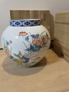 骨董品】 人間国宝13代目柿右衛門 染錦壺 - メルカリ