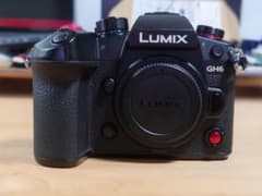 LUMIX GH6ボディ DC-GH6 バッテリー3個付 - メルカリ