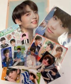 BTS グク クリアファイル 透明トレカ うちわ キーホルダー ステッカーのサムネイル