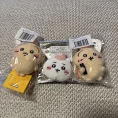 ちいかわマーケット 5周年ノベルティ おかおバッジ、 うさぎだらけくじ