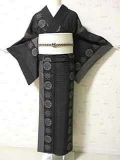 本場泥大島紬：美品：蚊絣とクロス・源氏車：袷正絹・着物：しつけ糸