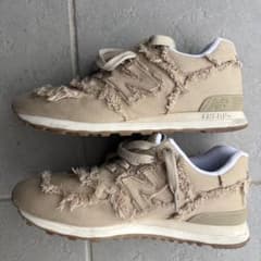 MIU MIU × New Balance 574のサムネイル