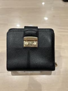 レザー製黒二つ折り財布のサムネイル
