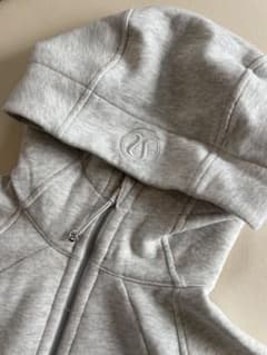 lululemon フルジップパーカー ライトグレー.。.:*☆のサムネイル