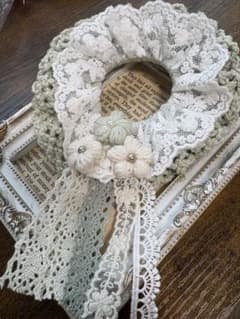 ぷっくりお花とベビーコットンで編んだレース付きのシュシュ