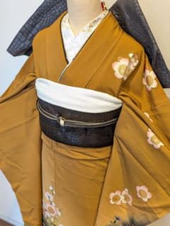 振袖フルセット 身丈171.5裄70.5 刺繍柄 山吹色 黒 成人式 逸品 - メルカリ