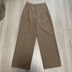 UNIQLO タックワイドパンツ　BEIGE ベージュ　Mサイズのサムネイル