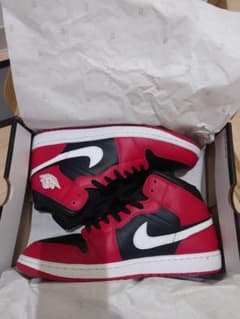 エアジョーダン Nike Air Jordan 1 Midカットのサムネイル
