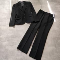 クリーニング済み★LES MUES　アオキ　パンツスーツ黒　無地　就活ブラック