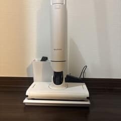 BALMUDA キャニスター掃除機 ホワイト 充電スタンド付きのサムネイル