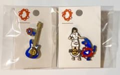 ハードロックカフェ　ミャクミャク　ピンバッジ　2点セットのサムネイル