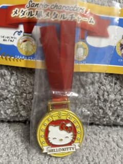 サンリオ メダル風メタルチャーム ハローキティのサムネイル