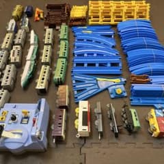プラレール マスコン ＋ 車両27両 ＋ レール62本 ＋ 橋脚30個のサムネイル