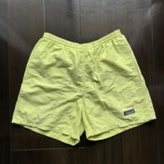 Patagonia メンズ水着 ライムグリーン ショートパンツのサムネイル