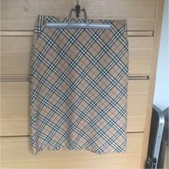 週末限定お値下げ！ BURBERRY バーバリー スカートのサムネイル